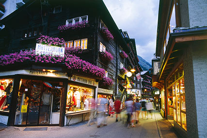 瑞士馬特洪峰策馬特小鎮美景。(圖片擷取自網路)